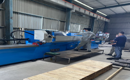 Máy mài tròn CNC
